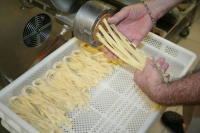 tagliatelle sur presse extrudée